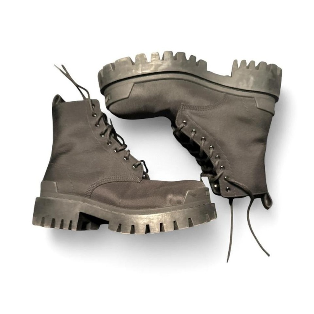 Balenciaga Black military boots with a worn look #militaryboots